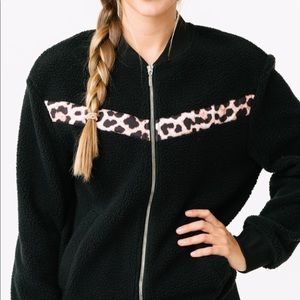 Zyia Flying V black and leopard zip up fleece